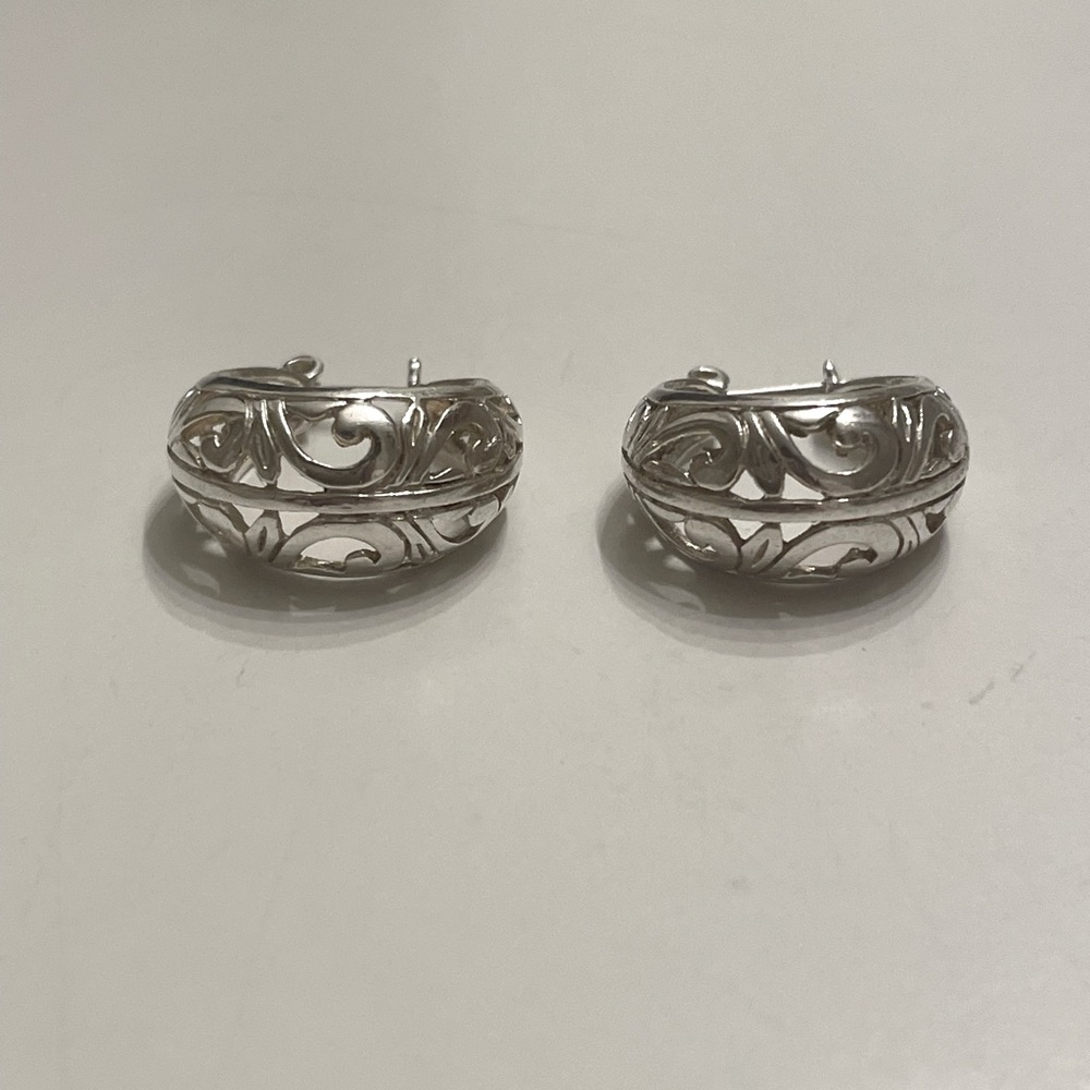 Sterling silver leaflet design earrings - Picture 9 of 9